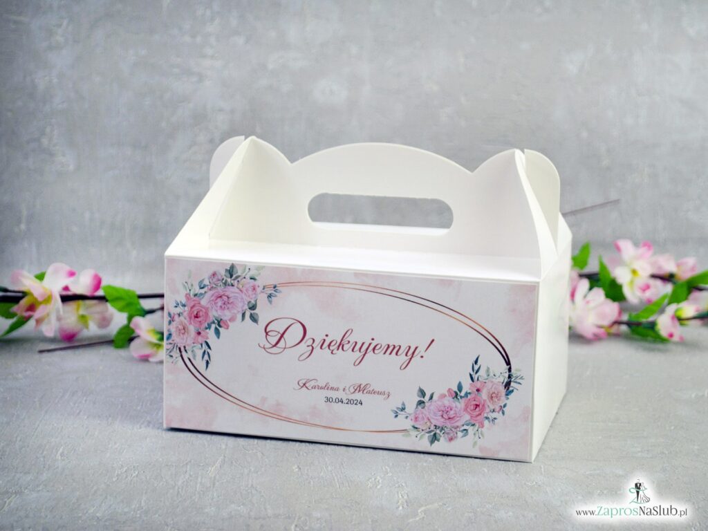 Białe pudełko na ciasto ślub podziękowanie z różowymi kwiatami i złotą elipsą PNC-151